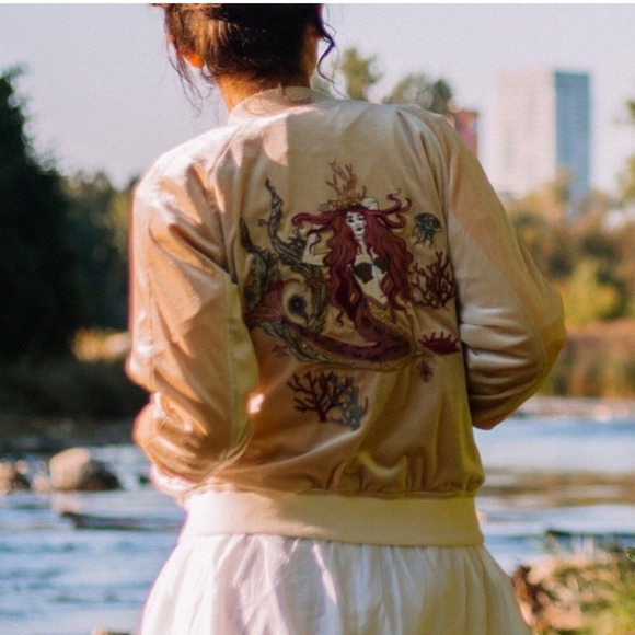 Urban Outfitters Silence & Noise Mermaid Embroidered Velour Bomber Jacket Size M - Picture 1 of 11
